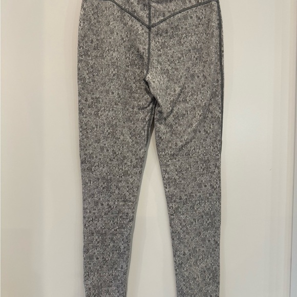 GymShark Women’s Moisture Management Leggings - Picture 4 of 6